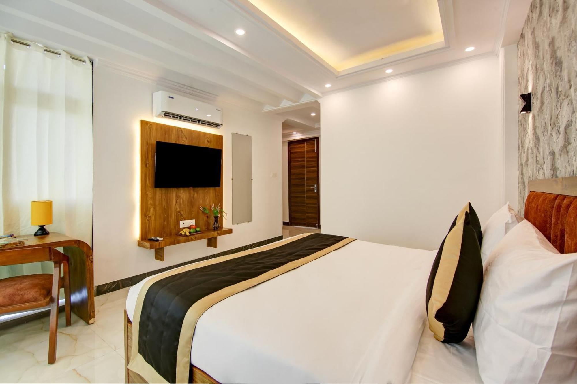 Hotel The Emporio Grand Near Vaishali Metro Station Ghaziabad Exterior photo