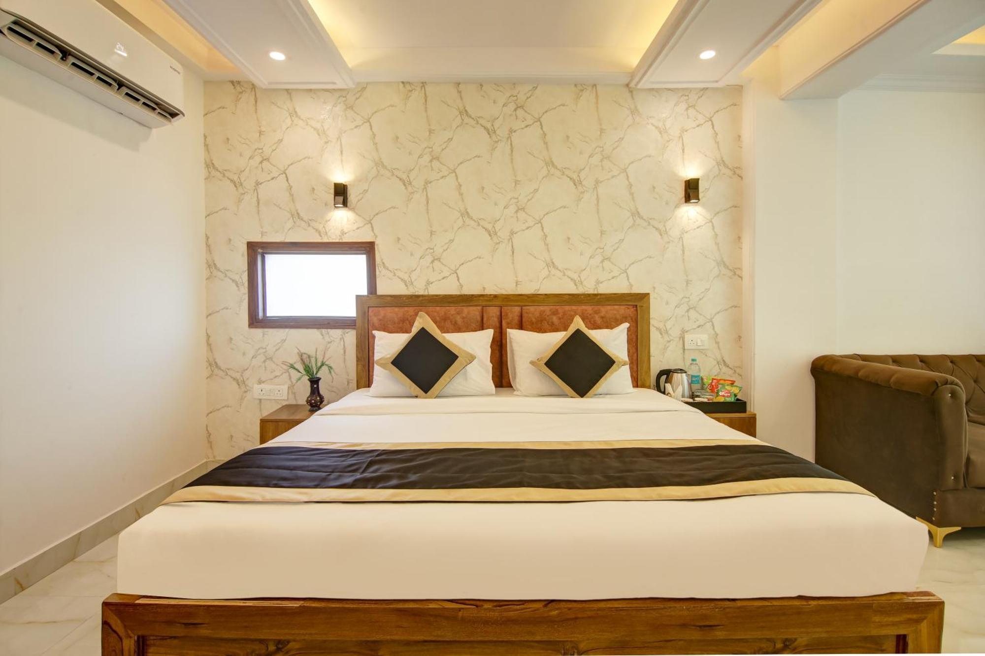 Hotel The Emporio Grand Near Vaishali Metro Station Ghaziabad Exterior photo