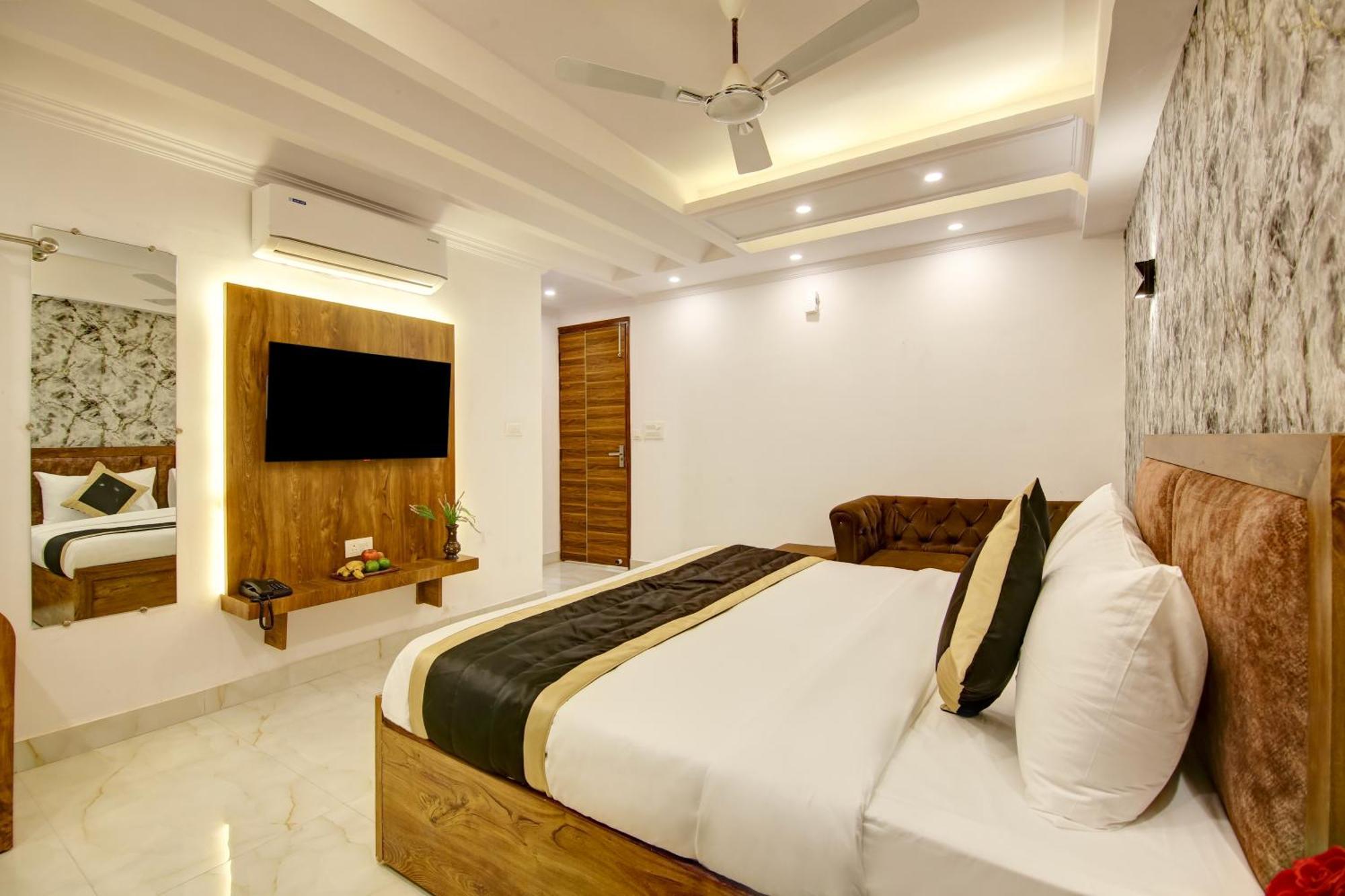 Hotel The Emporio Grand Near Vaishali Metro Station Ghaziabad Exterior photo