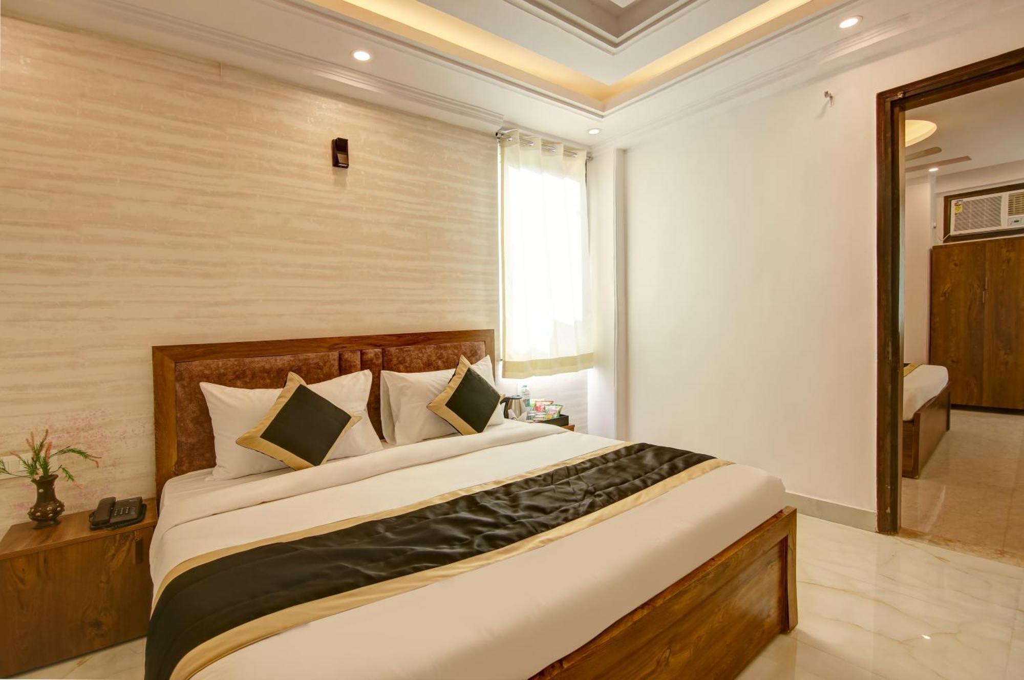 Hotel The Emporio Grand Near Vaishali Metro Station Ghaziabad Exterior photo