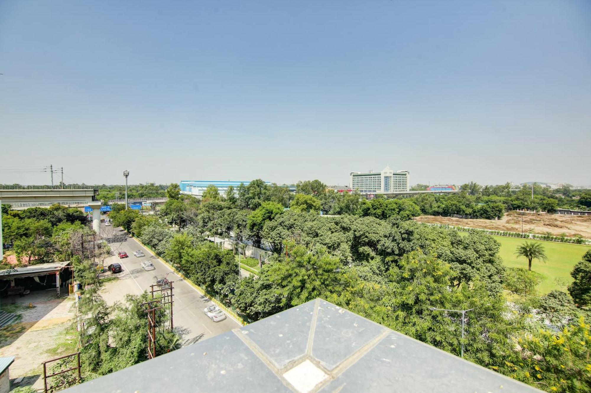 Hotel The Emporio Grand Near Vaishali Metro Station Ghaziabad Exterior photo