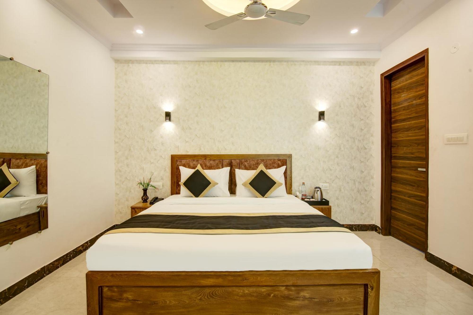 Hotel The Emporio Grand Near Vaishali Metro Station Ghaziabad Exterior photo