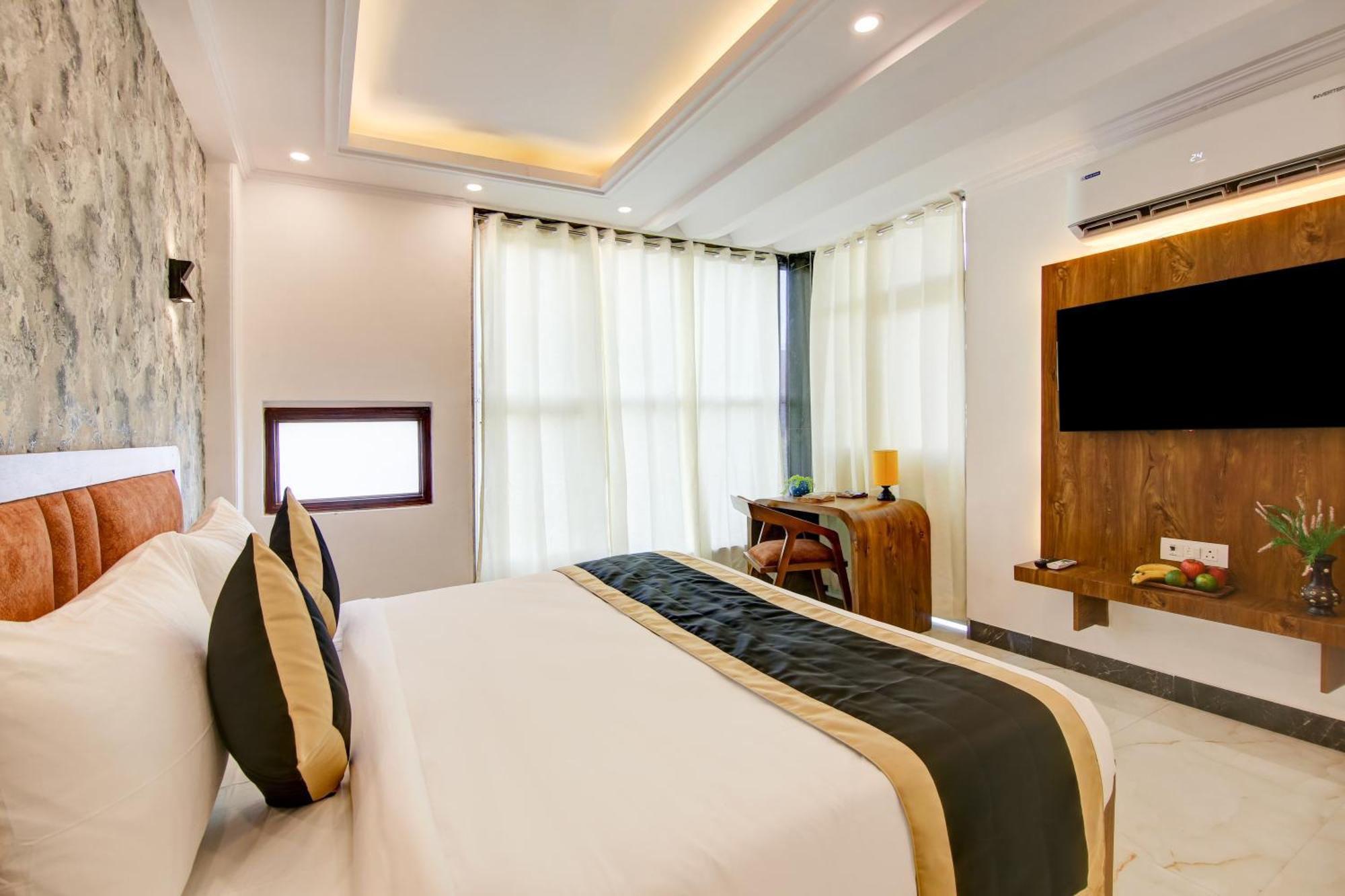 Hotel The Emporio Grand Near Vaishali Metro Station Ghaziabad Exterior photo