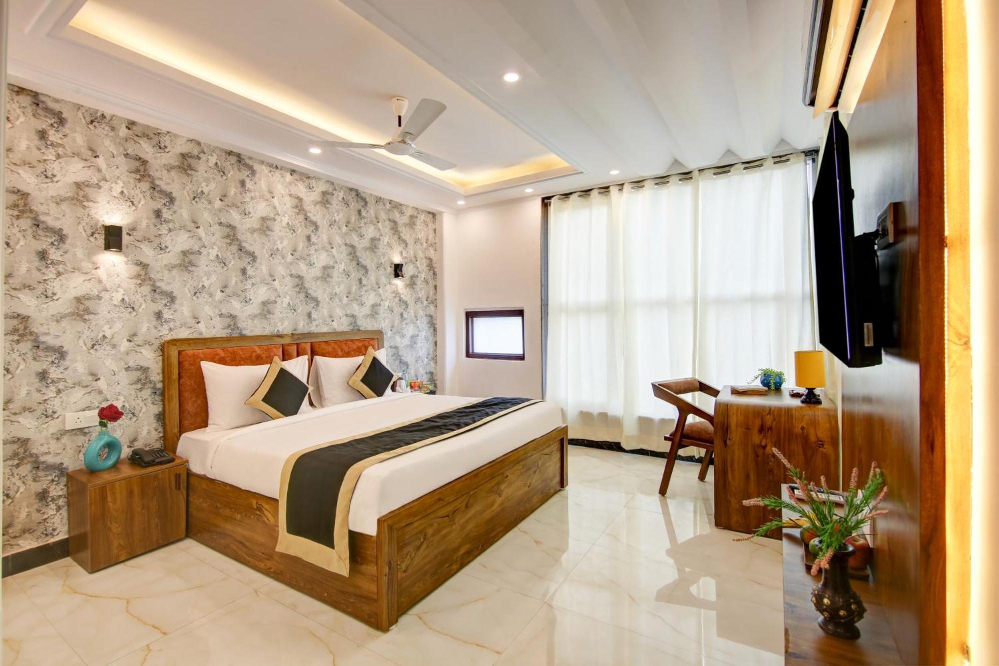 Hotel The Emporio Grand Near Vaishali Metro Station Ghaziabad Exterior photo