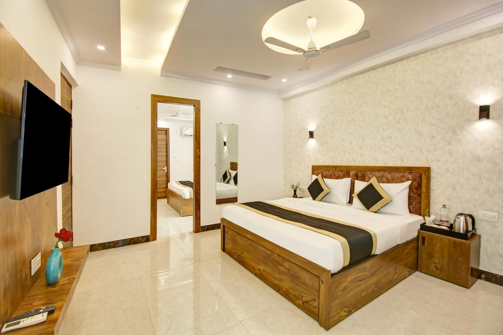 Hotel The Emporio Grand Near Vaishali Metro Station Ghaziabad Exterior photo