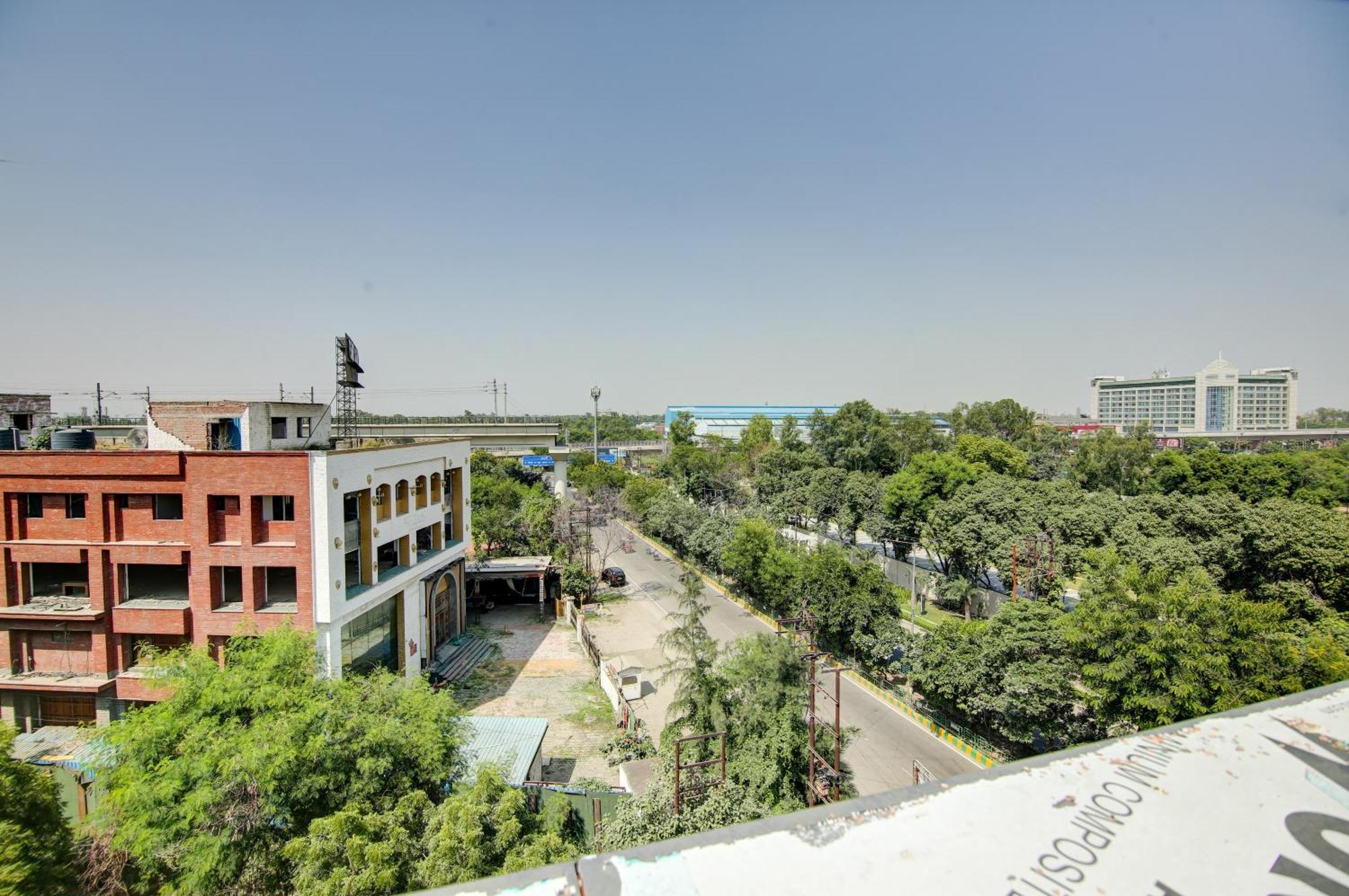 Hotel The Emporio Grand Near Vaishali Metro Station Ghaziabad Exterior photo