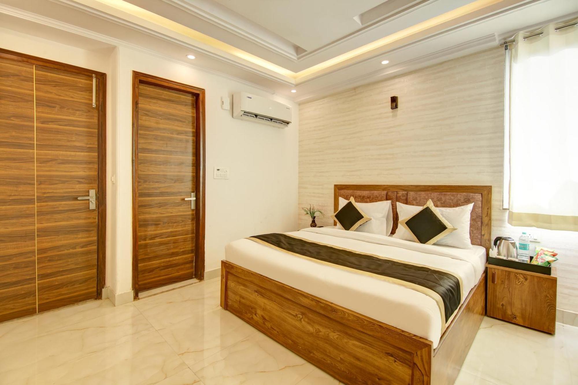 Hotel The Emporio Grand Near Vaishali Metro Station Ghaziabad Exterior photo
