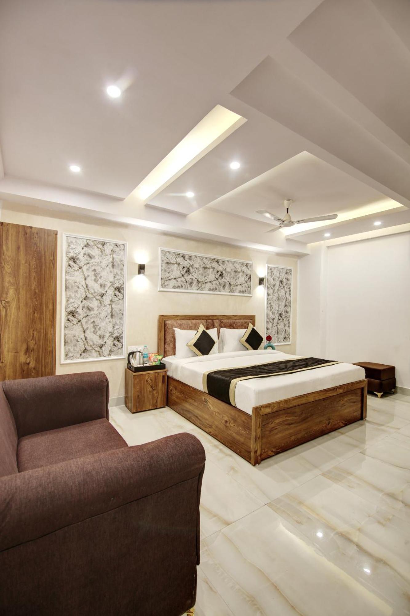 Hotel The Emporio Grand Near Vaishali Metro Station Ghaziabad Exterior photo