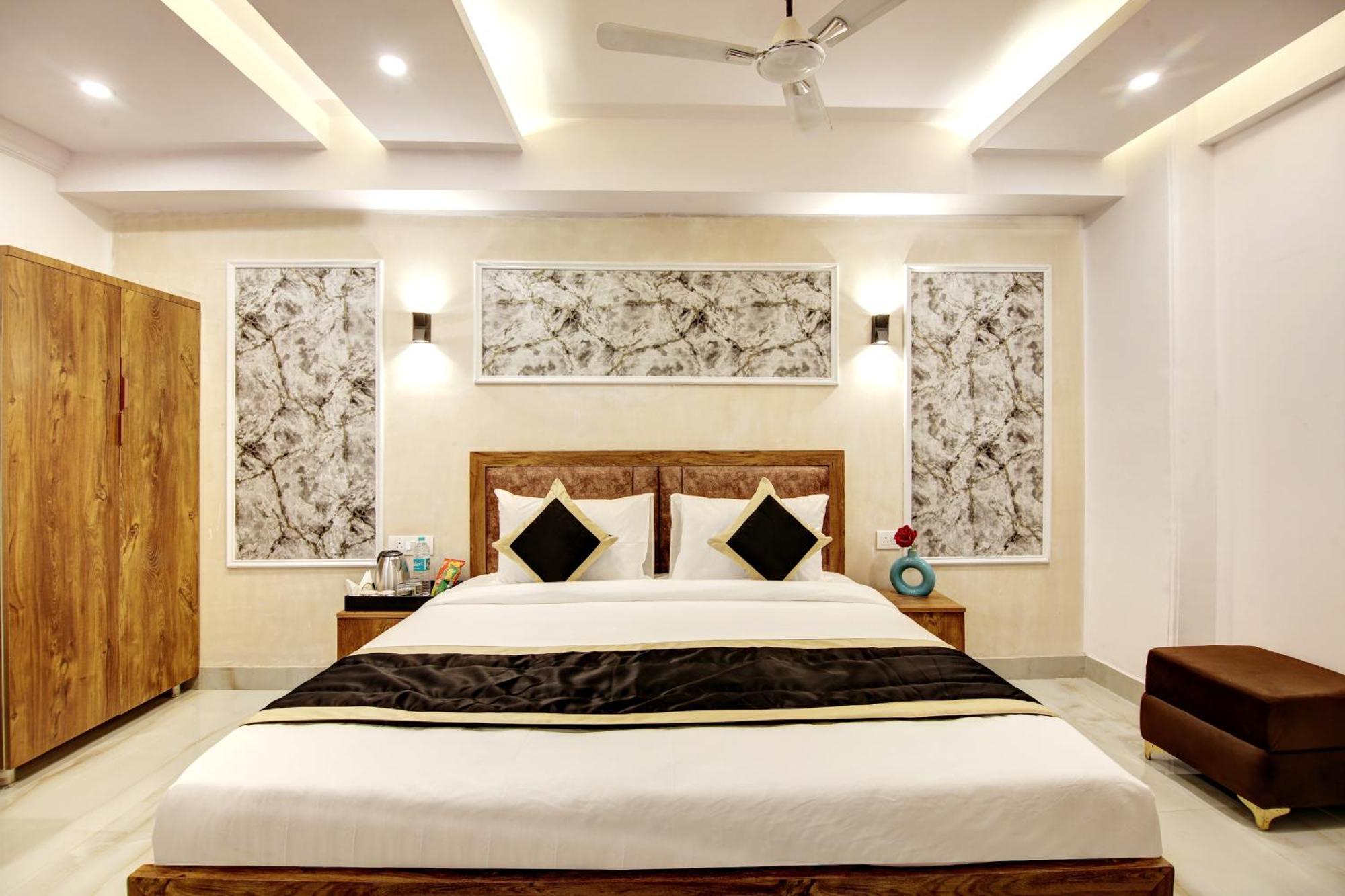 Hotel The Emporio Grand Near Vaishali Metro Station Ghaziabad Exterior photo