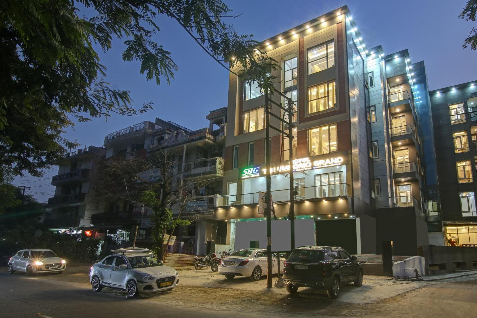 Hotel The Emporio Grand Near Vaishali Metro Station Ghaziabad Exterior photo