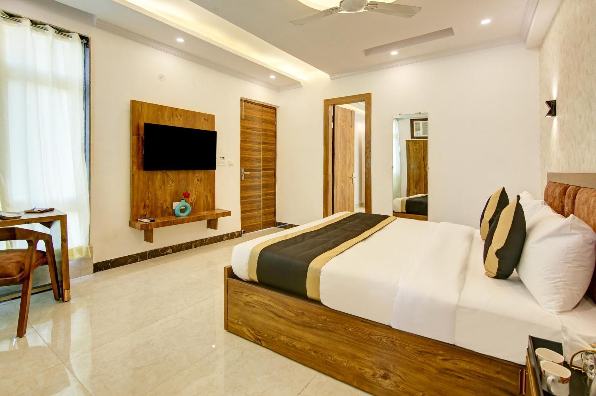 Hotel The Emporio Grand Near Vaishali Metro Station Ghaziabad Exterior photo