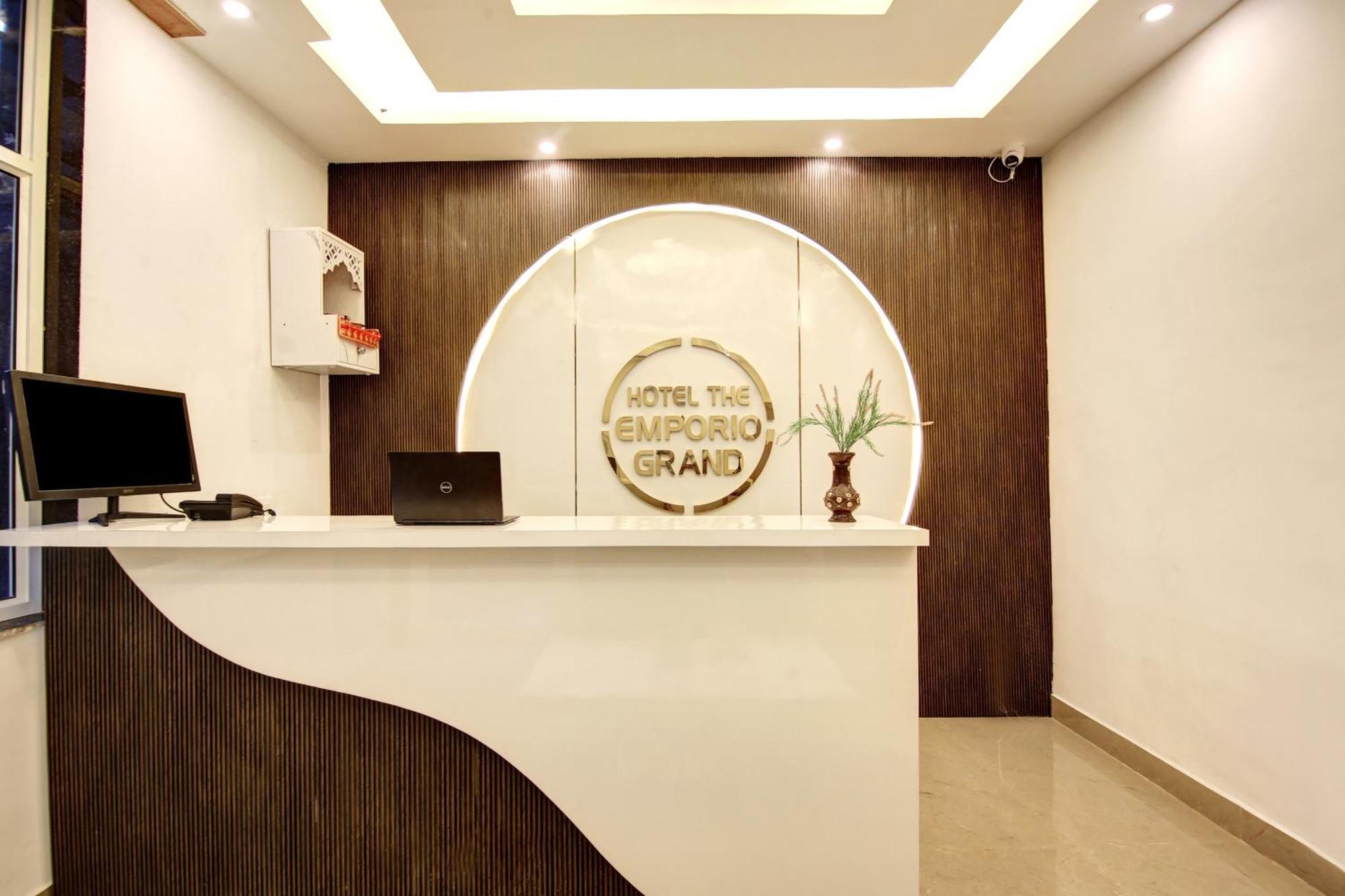 Hotel The Emporio Grand Near Vaishali Metro Station Ghaziabad Exterior photo