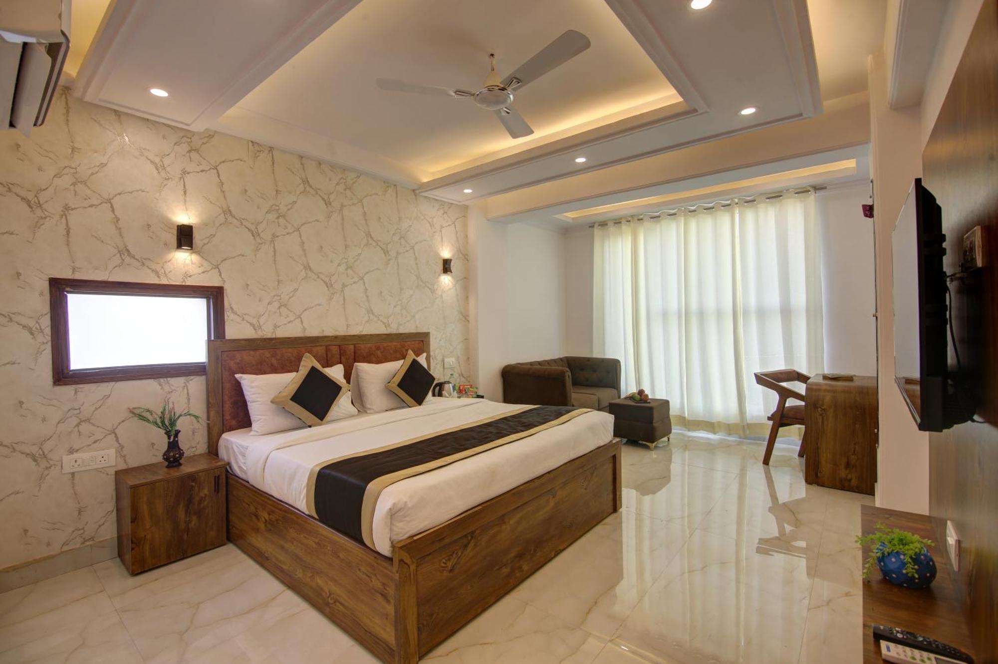 Hotel The Emporio Grand Near Vaishali Metro Station Ghaziabad Exterior photo